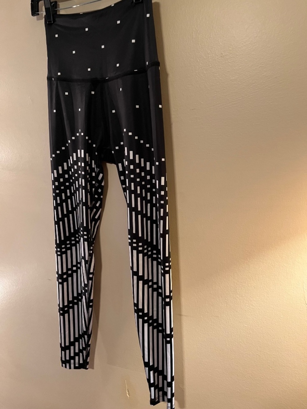 Beyond Yoga Black & White Leggings--Size Small